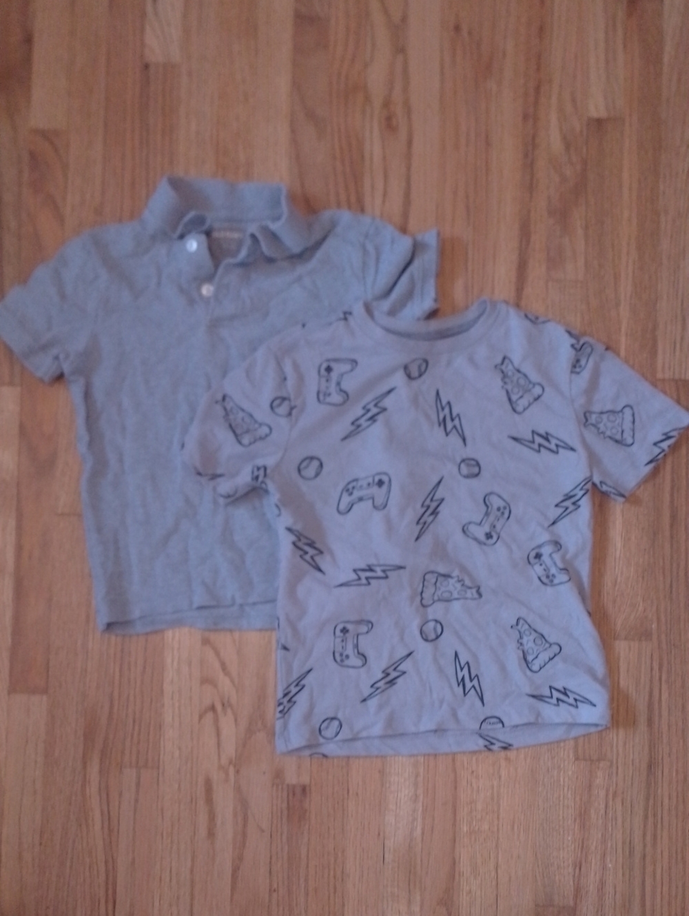 Old Navy Bundle Of 2 Light Gray Polo and Graphic Tee Set